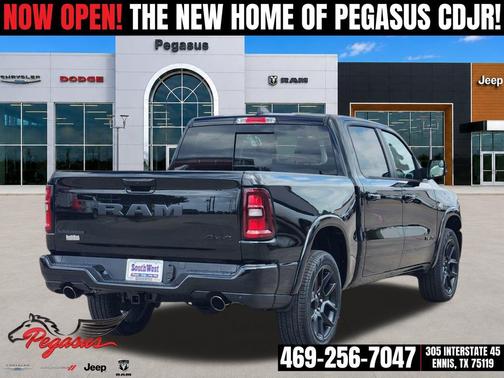 Diamond Black Crystal Pearlcoat 2026 RAM 1500 Laramie