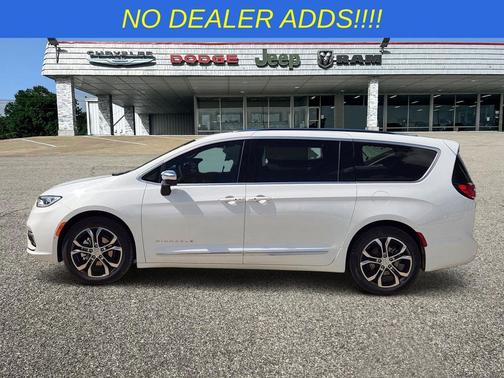 Bright White Clearcoat 2026 Chrysler Pacifica L