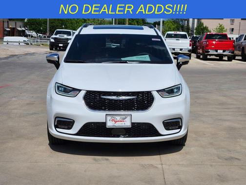 Bright White Clearcoat 2026 Chrysler Pacifica L