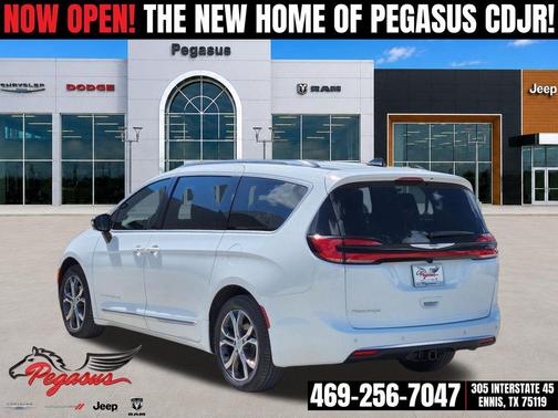 Bright White Clearcoat 2026 Chrysler Pacifica L