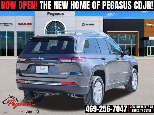 Baltic Gray Metallic Clearcoat 2026 Jeep Grand Cherokee Laredo