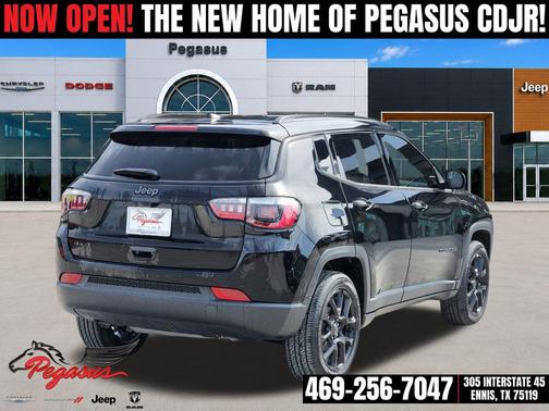 Diamond Black Crystal Pearlcoat 2026 Jeep Compass Latitude
