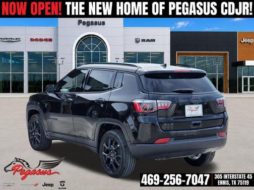 Diamond Black Crystal Pearlcoat 2026 Jeep Compass Latitude