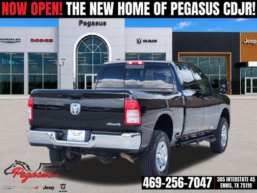 Diamond Black Crystal Pearlcoat 2024 RAM 2500 Tradesman Crew Cab 4x4 6'4' Box