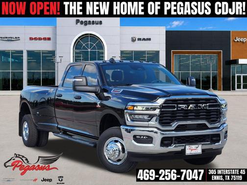 Diamond Black Crystal Pearlcoat 2026 RAM 3500 Tradesman Crew Cab 4x4 8' Box