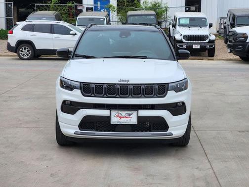 Bright White Clearcoat 2024 Jeep Compass Limited