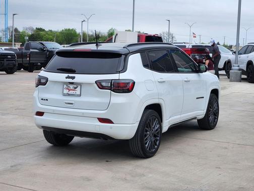 Bright White Clearcoat 2024 Jeep Compass Limited