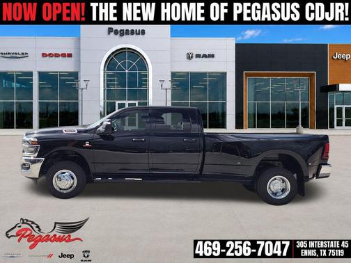 Diamond Black Crystal Pearlcoat 2026 RAM 3500 Tradesman Crew Cab 4x4 8' Box