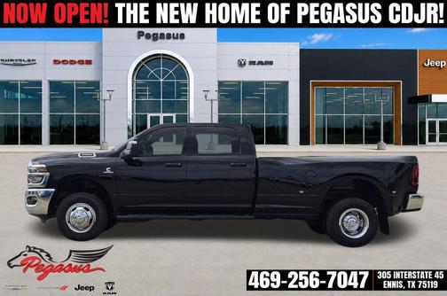 Diamond Black Crystal Pearlcoat 2026 RAM 3500 Tradesman Crew Cab 4x4 8' Box