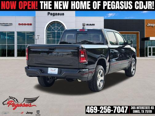 Diamond Black Crystal Pearlcoat 2026 RAM 1500 Express