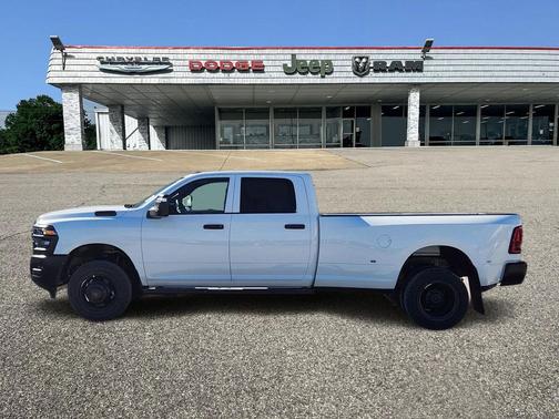 2026 RAM 3500 Tradesman Crew Cab 4x4 8' Box