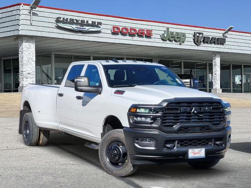 2026 RAM 3500 Tradesman Crew Cab 4x4 8' Box