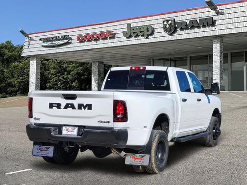 2026 RAM 3500 Tradesman Crew Cab 4x4 8' Box