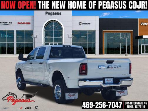 Bright White Clearcoat 2026 RAM 3500 Tradesman Crew Cab 4x4 8' Box