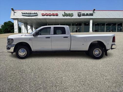 2025 RAM 3500 Tradesman Crew Cab 4x4 8' Box