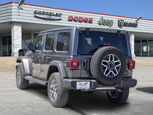2025 Jeep Wrangler 4-Door Sahara 4x4