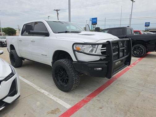 Bright White Clearcoat 2019 RAM 1500 Big Horn