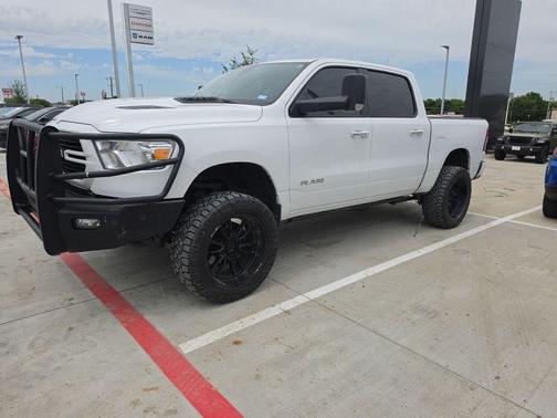 Bright White Clearcoat 2019 RAM 1500 Big Horn