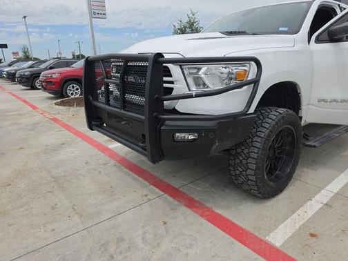 Bright White Clearcoat 2019 RAM 1500 Big Horn