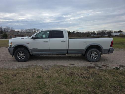2020 RAM 3500 Laramie Crew Cab 4x4 8' Box