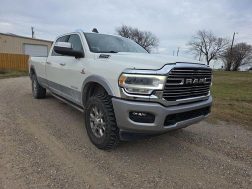 2020 RAM 3500 Laramie Crew Cab 4x4 8' Box