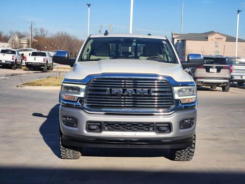 2020 RAM 3500 Laramie Crew Cab 4x4 8' Box