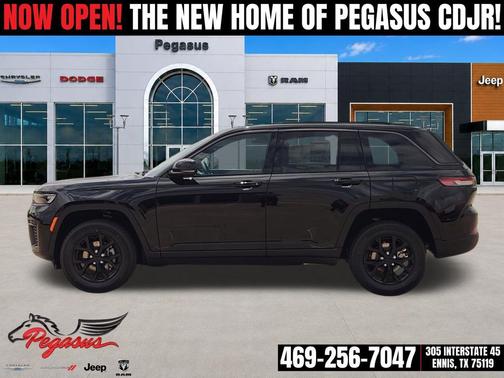Diamond Black Crystal Pearlcoat 2026 Jeep Grand Cherokee Altitude