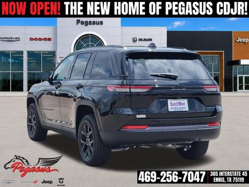 Diamond Black Crystal Pearlcoat 2026 Jeep Grand Cherokee Altitude