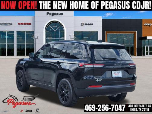 Diamond Black Crystal Pearlcoat 2026 Jeep Grand Cherokee Altitude