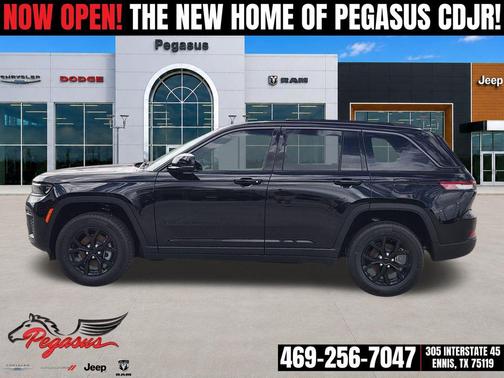 Diamond Black Crystal Pearlcoat 2026 Jeep Grand Cherokee Altitude