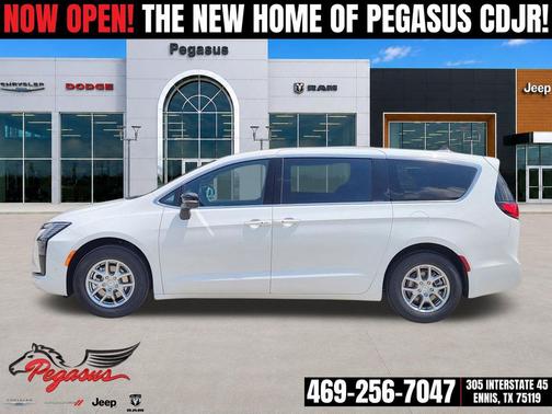 Bright White Clearcoat 2027 Chrysler Pacifica L