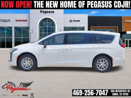 Bright White Clearcoat 2027 Chrysler Pacifica L