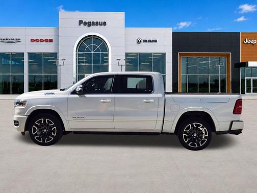 Ivory White Tri-Coat Pearlcoat 2025 RAM 1500 Limited