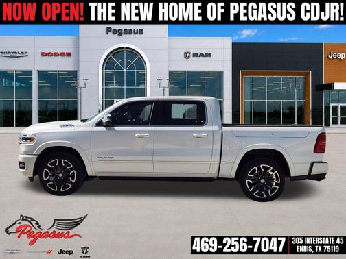 Ivory White Tri-Coat Pearlcoat 2025 RAM 1500 Limited