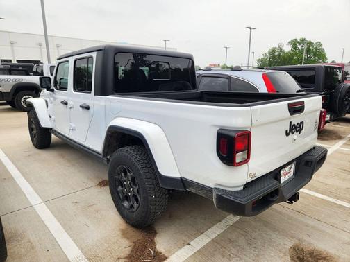 Bright White Clearcoat 2023 Jeep Gladiator Willys 4x4