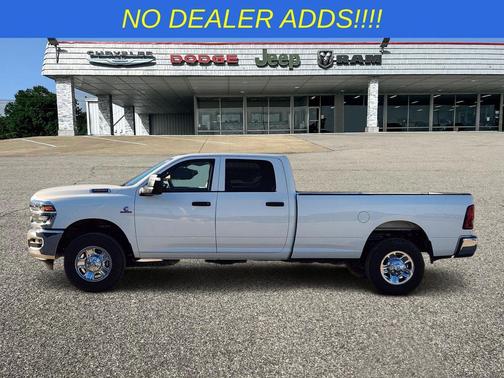 Bright White Clearcoat 2026 RAM 2500 Tradesman Crew Cab 4x4 8' Box
