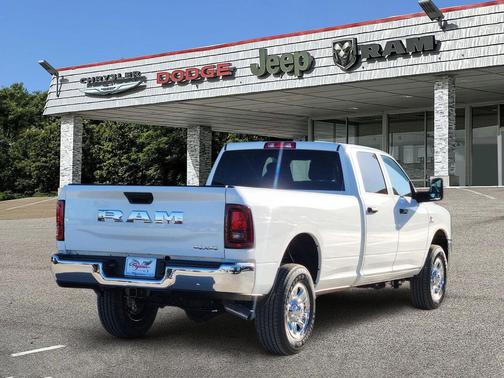 2026 RAM 2500 Tradesman Crew Cab 4x4 8' Box