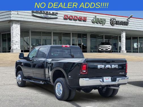Diamond Black Crystal Pearlcoat 2026 RAM 3500 Tradesman Crew Cab 4x4 8' Box