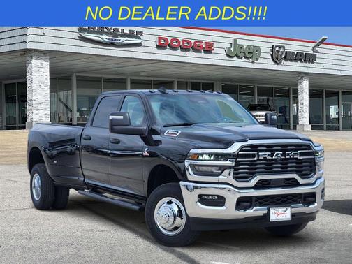 Diamond Black Crystal Pearlcoat 2026 RAM 3500 Tradesman Crew Cab 4x4 8' Box