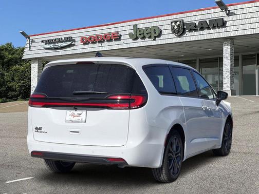 2026 Chrysler Pacifica L