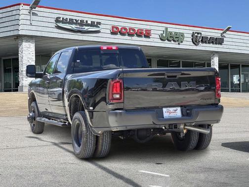 2025 RAM 3500 Tradesman Crew Cab 4x4 8' Box