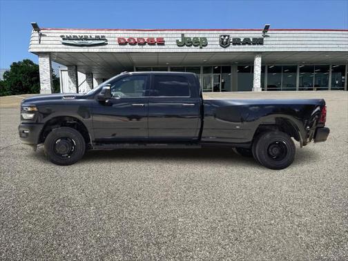 2025 RAM 3500 Tradesman Crew Cab 4x4 8' Box