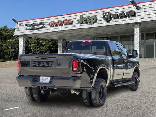 2025 RAM 3500 Tradesman Crew Cab 4x4 8' Box