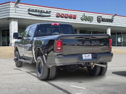 2025 RAM 3500 Tradesman Crew Cab 4x4 8' Box