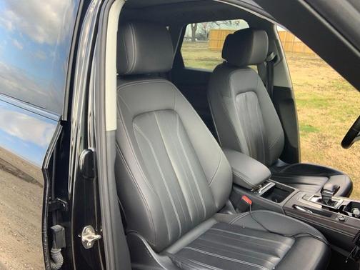 2022 Audi Q5 45 S line Premium Plus