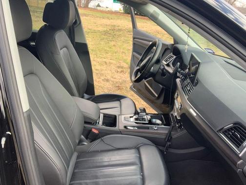 2022 Audi Q5 45 S line Premium Plus