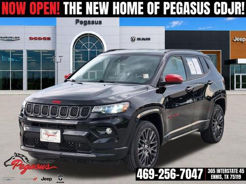 Diamond Black Crystal Pearlcoat 2023 Jeep Compass (RED) Edition 4x4