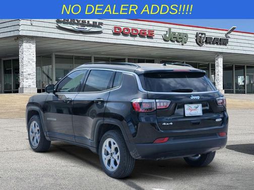 Diamond Black Crystal Pearlcoat 2026 Jeep Compass Latitude