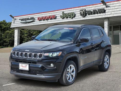 Diamond Black Crystal Pearlcoat 2026 Jeep Compass Latitude