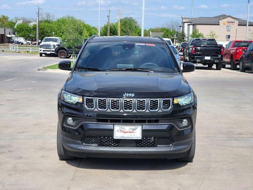 Diamond Black Crystal Pearlcoat 2026 Jeep Compass Latitude